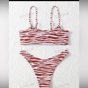 CUTE&NEW Square top bikini set! Only tried on once(with bikini protector on!)